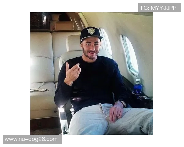 本泽马豪华生活揭秘:豪车、豪宅、私人飞机和顶级奢侈品的背后故事 本泽马豪华生活揭秘:豪车、豪宅、私人飞机和顶级奢侈品的背后故事